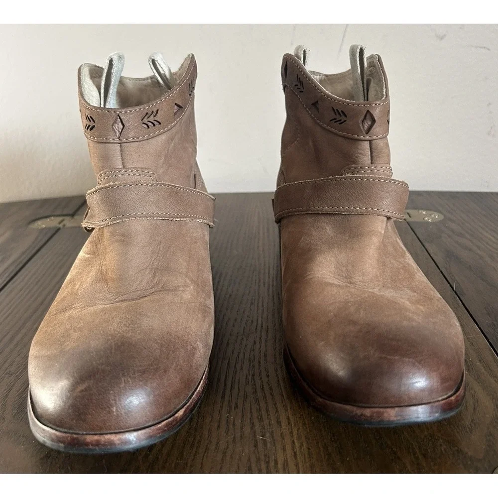 UGG Austin Fawn Ankle Boots Women's 7 Brown Leather Shearling Western Cowboy‎